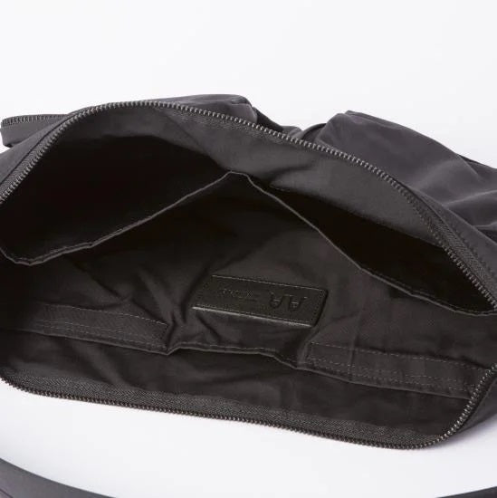 F009 GABARDINE BODYBAG BLACK