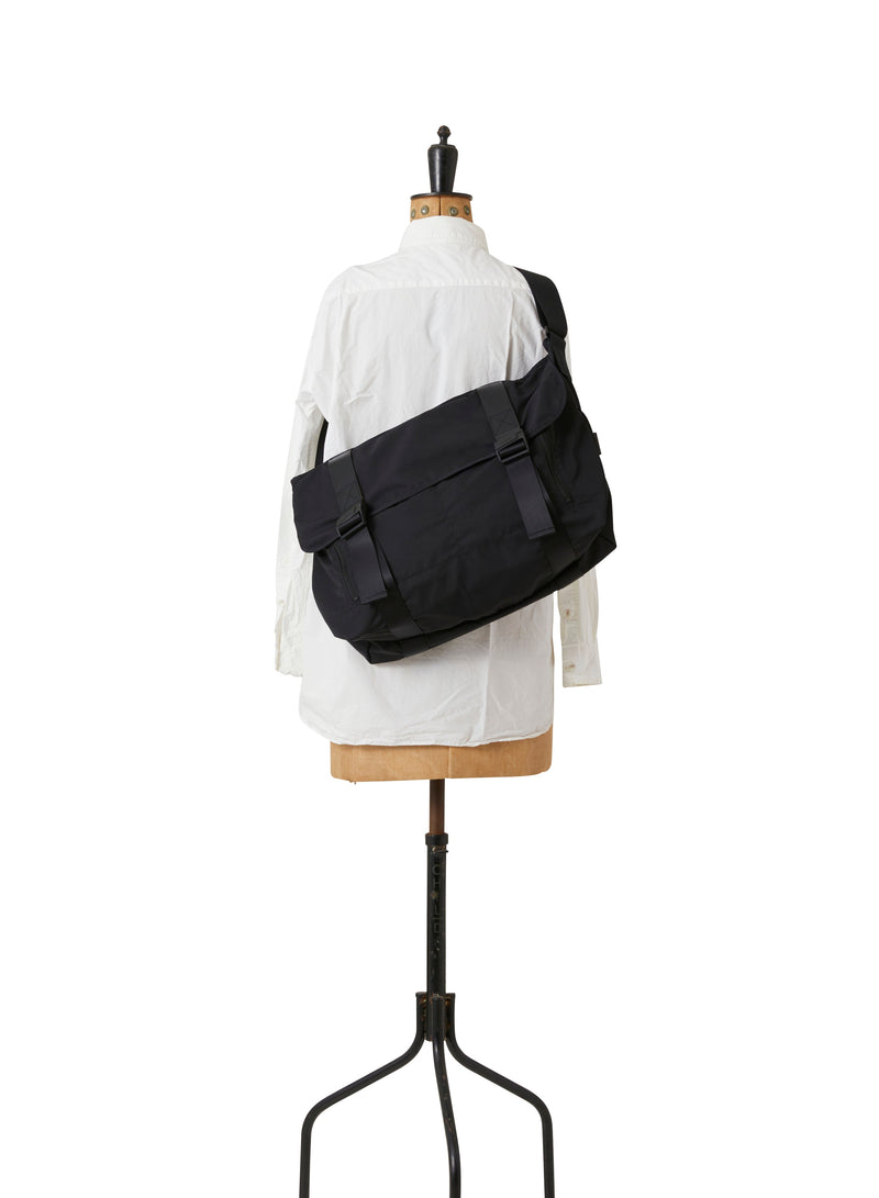 F036 GABARDINE MESSENGER BAG BLACK (L)