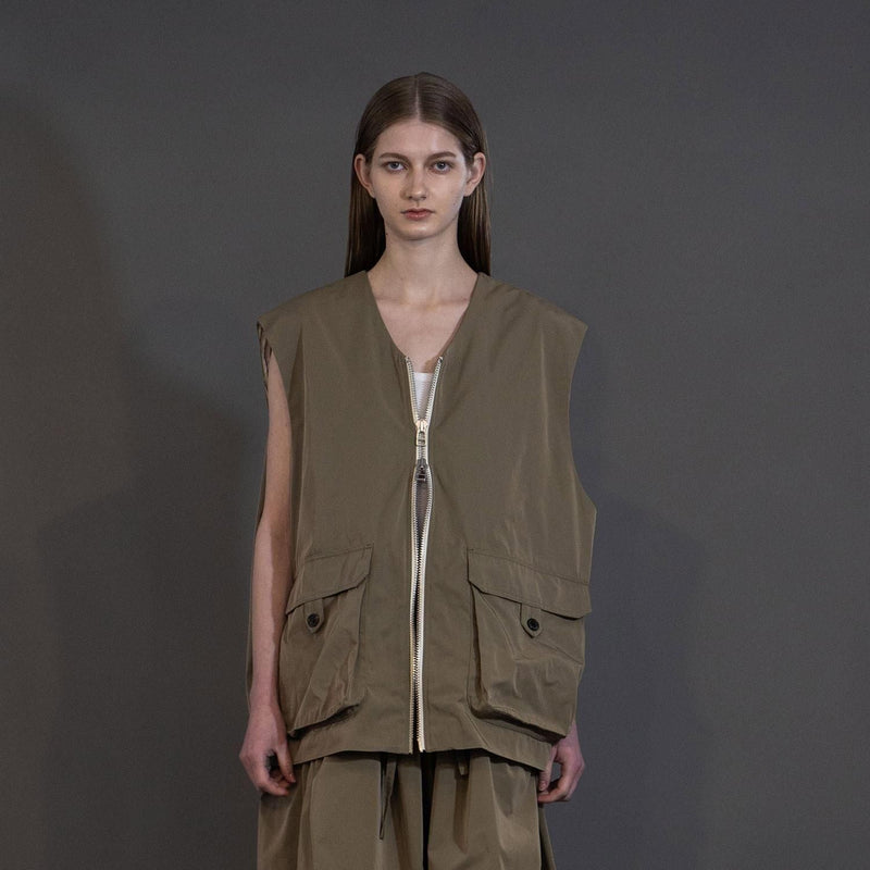 WM02-BE252023 POLYESTER YARN DYED GABARDINE ZIP VEST