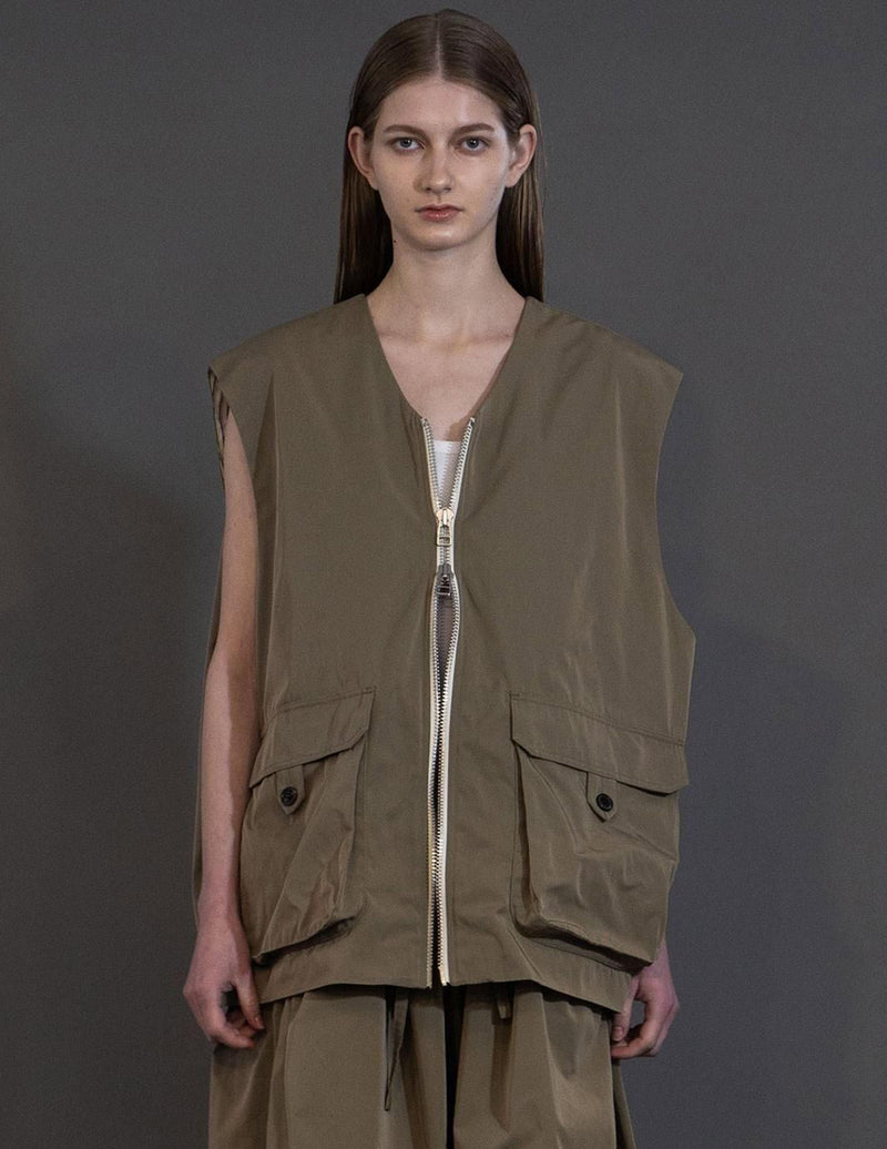 WM02-BE252023 POLYESTER YARN DYED GABARDINE ZIP VEST