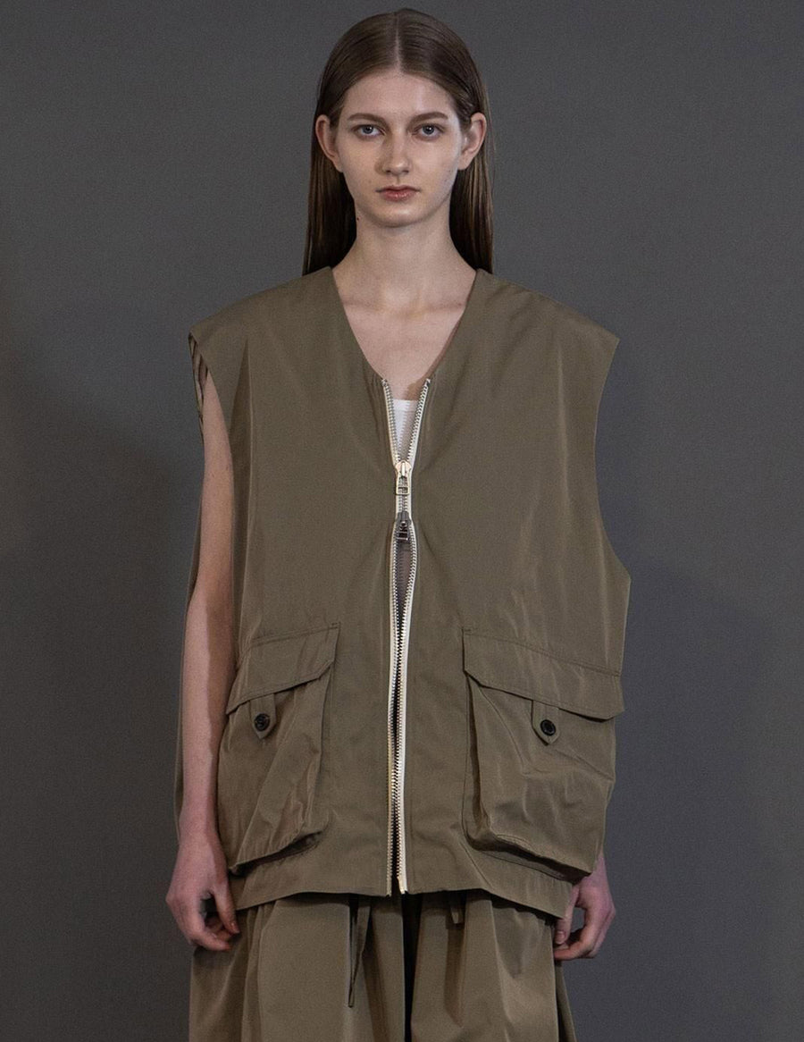 WM02-BE252023 POLYESTER YARN DYED GABARDINE ZIP VEST