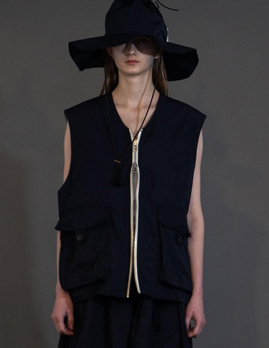 WM02-BE252023 POLYESTER YARN DYED GABARDINE ZIP VEST