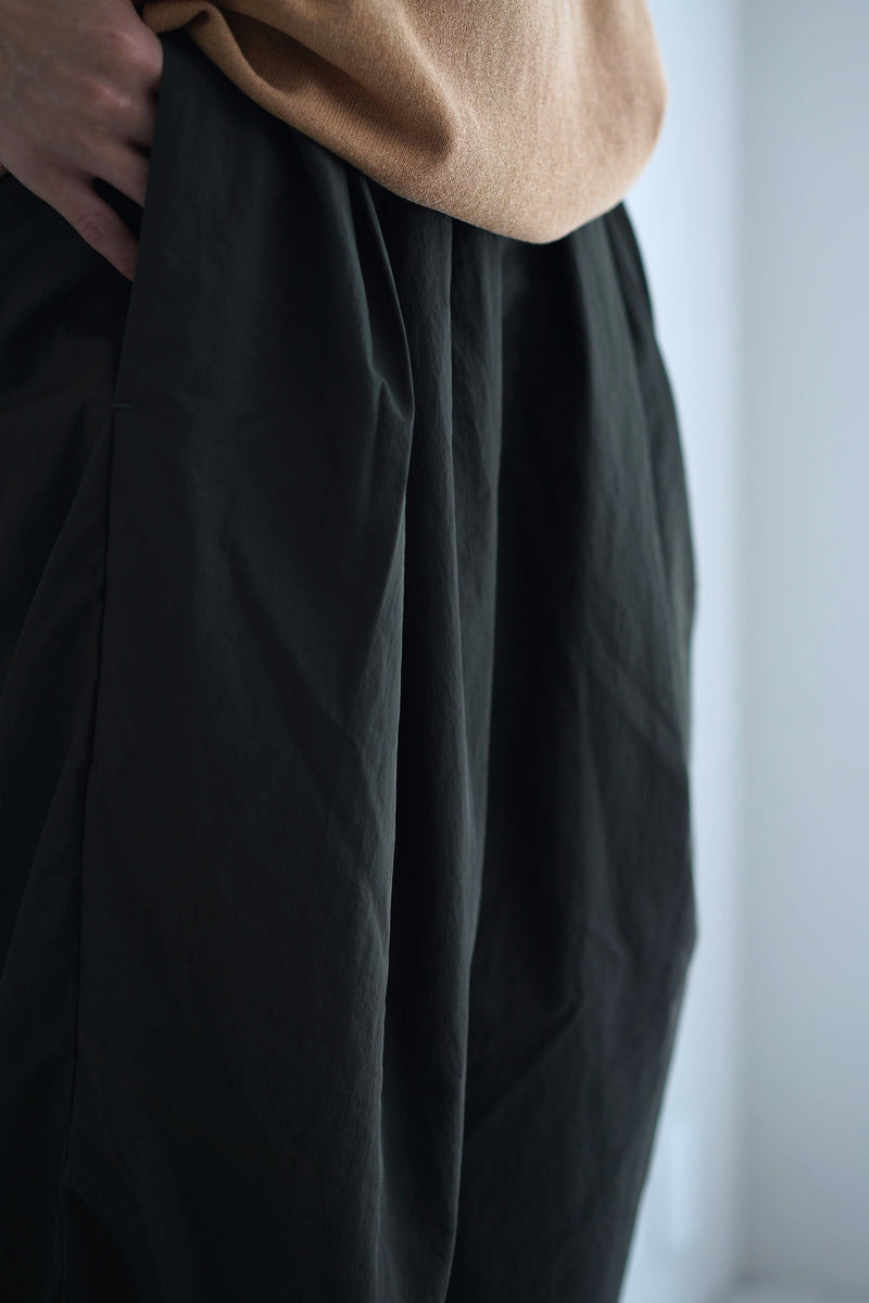 PT04252 NYLON 2 TUCK PANTS