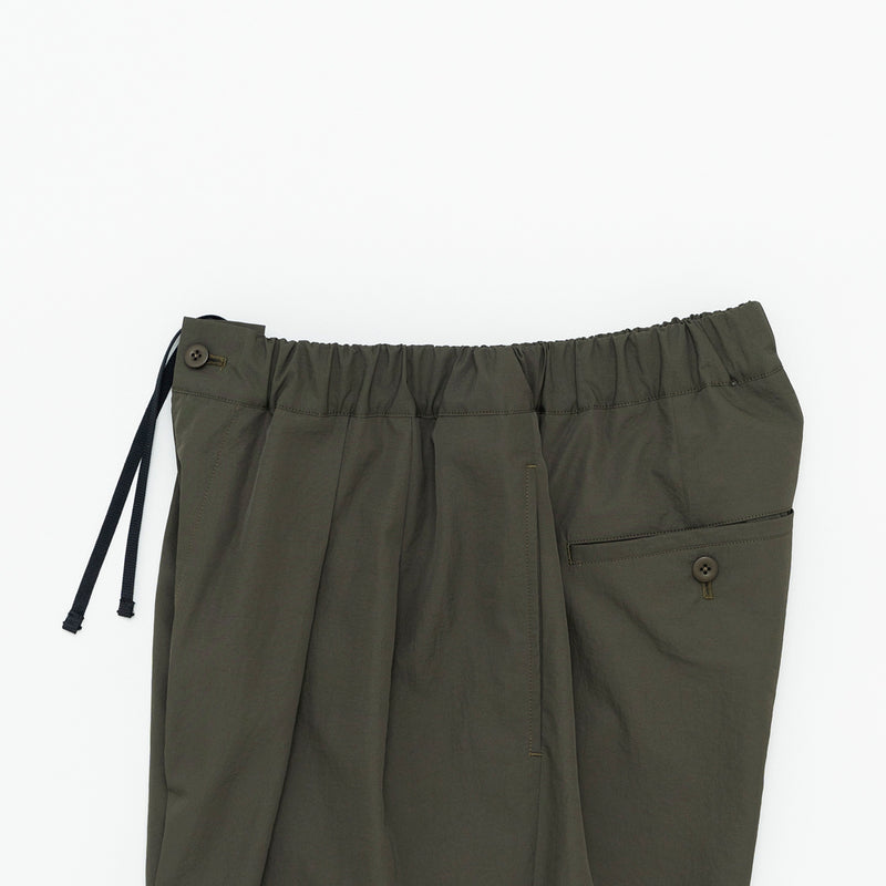 PT04252 NYLON 2 TUCK PANTS